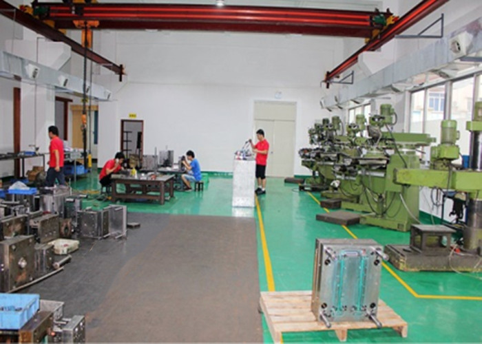 Mold machining center